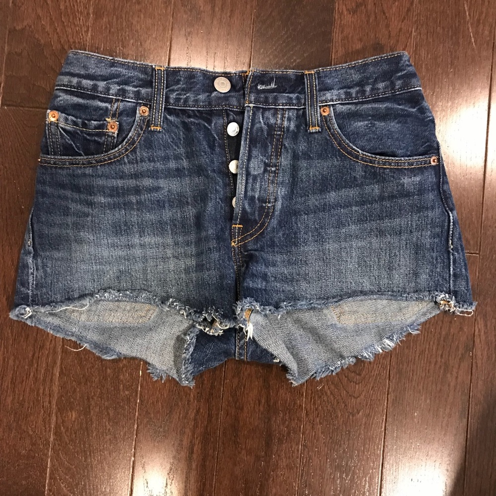 Levi’s dark wash denim shorts, size 25